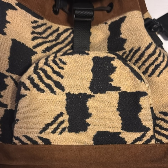 EASTERN MOUNTAIN SPORTS BACK PACK
BROWN SUEDE WITH TAN AND BLACK THICK CLOTH - Picture 3 of 16